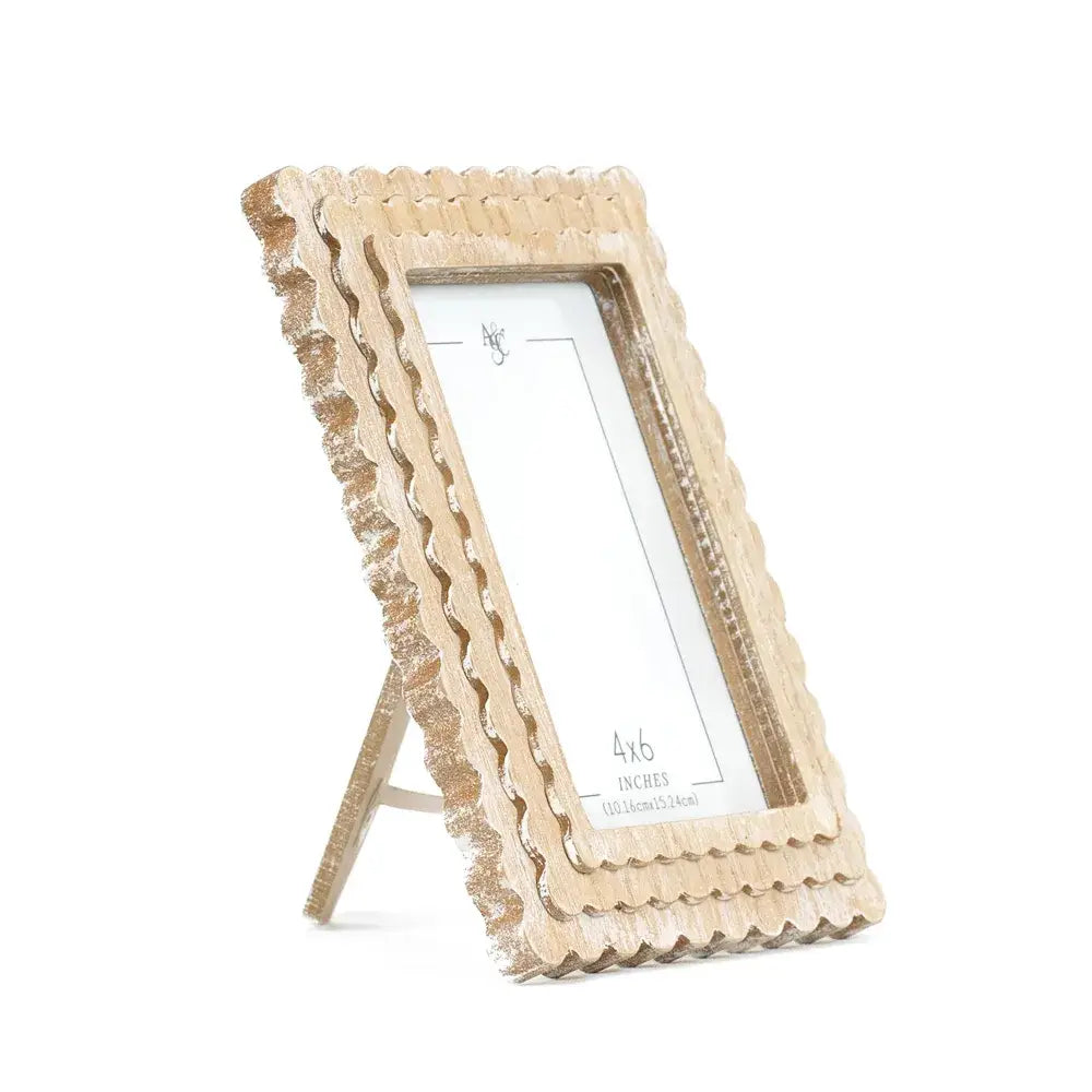Wood scallop photo frame for 4x6, natural