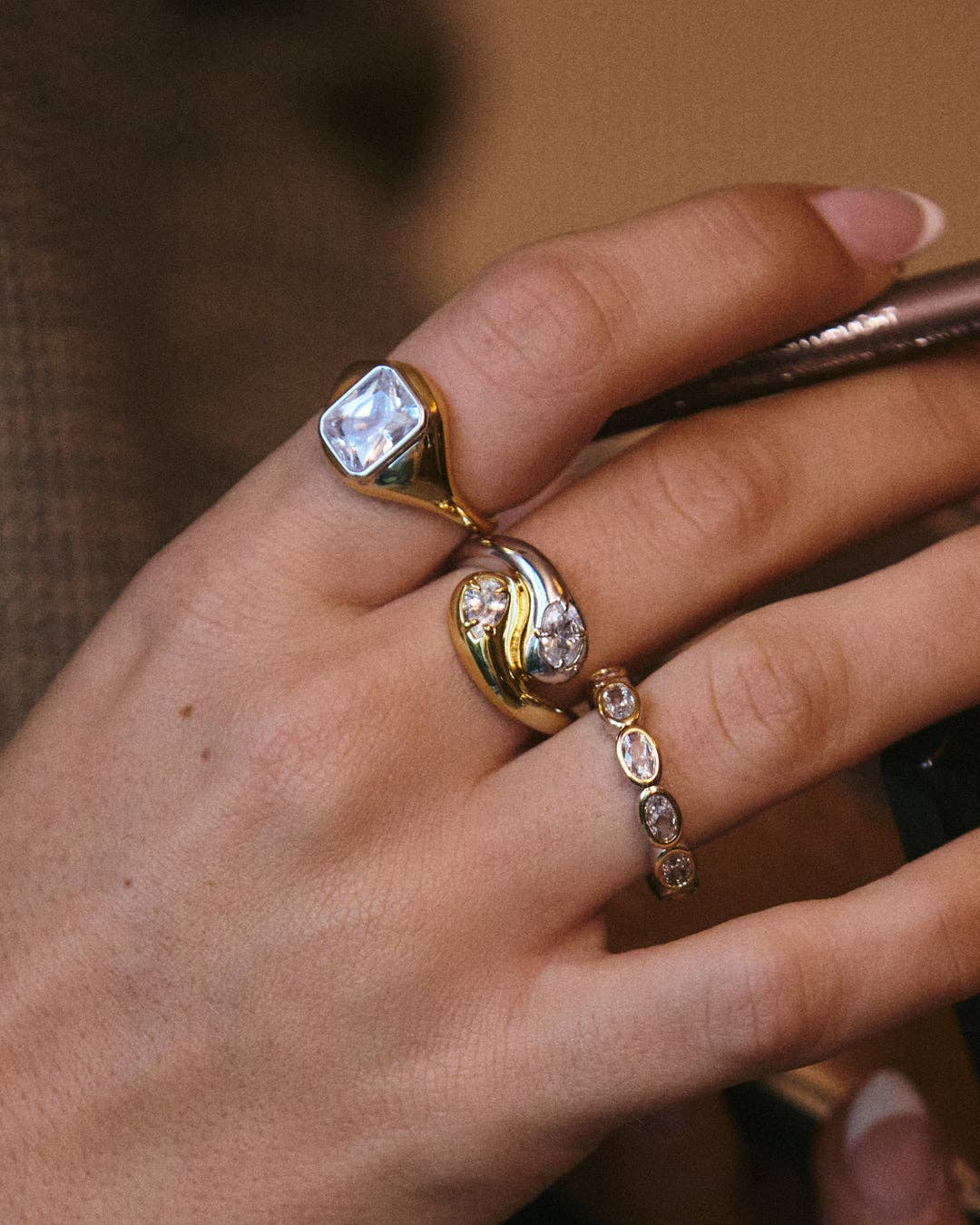 Luv AJ - The Bianco Nero Interlock Ring
